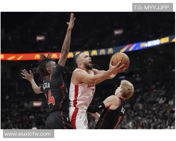 2004年NBA精彩对决火箭队与猛龙队的巅峰之战回顾与分析